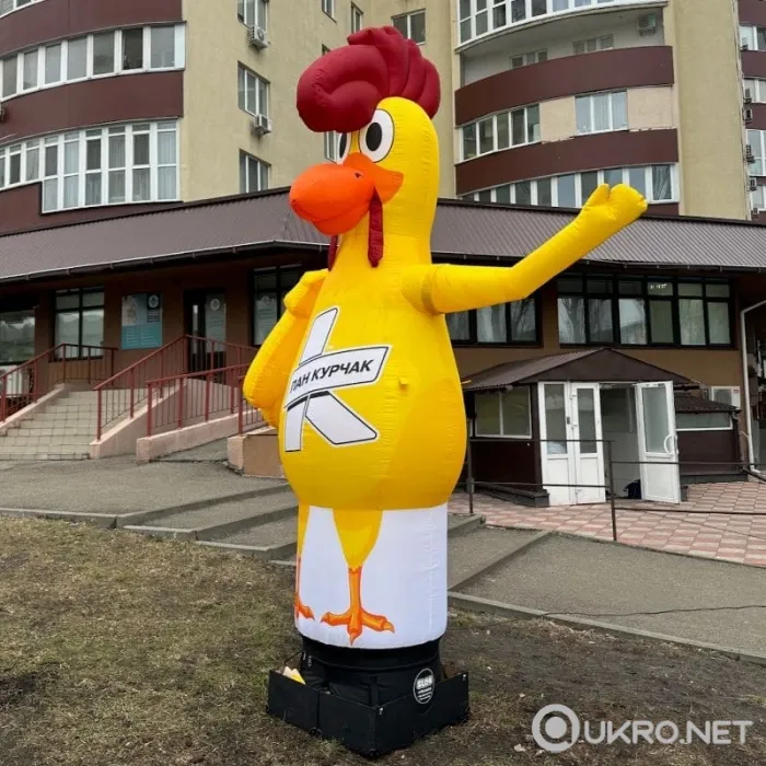 Зазивало надувний чоловічок. Вулична реклама бюджетна, мобільна, 3.4 м