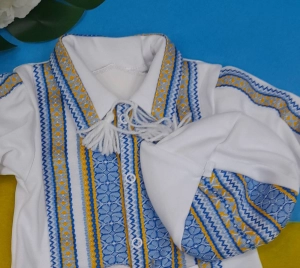 Вишиваний синьо-жовтий костюм для хрещення хлопчика